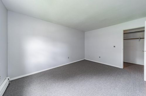 27 Regency Park Dr, Agawam MA 01001-2244 exterior