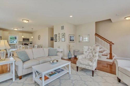 637 Gifford St, Falmouth MA  02540-2947 exterior