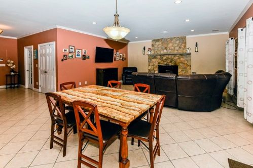 51 Hastings Rd, Dedham MA 02026-5407 exterior