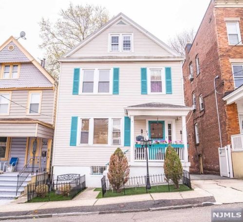 70 Dukes St, Kearny, NJ 07032-3307
