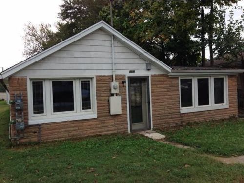 6721 Strawberry Ln, Louisville KY  40214-3035 exterior