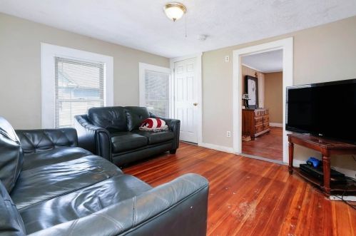 19 Jefferson St, Montgomery MA 01085-2821 exterior