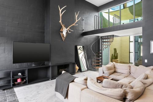 3241 Camelback Rd, Phoenix AZ 85033-1455 exterior