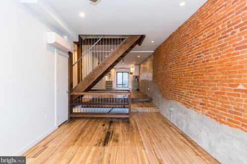 992 5th St, Philadelphia, PA 19123-1402