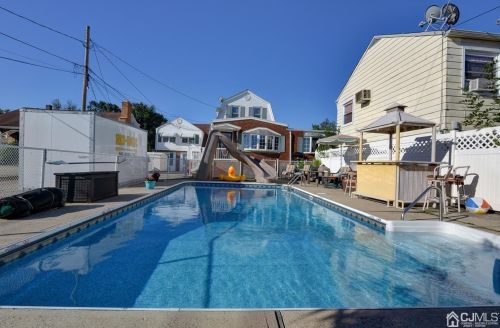 15 Louis St, Carteret NJ  07008-2105 exterior