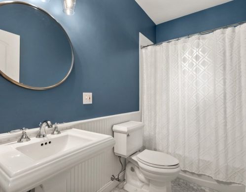 8 Clemmons St, Southborough MA  01772-1314 exterior