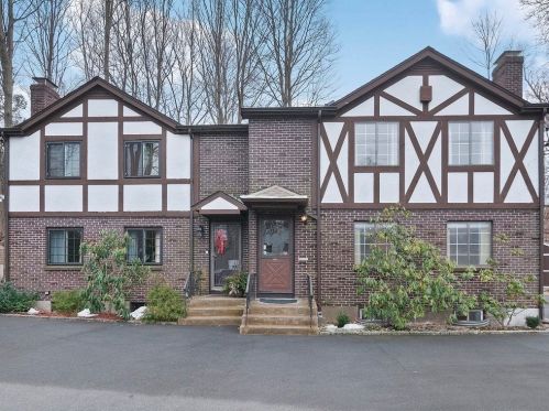 1042 Boylston St, Newton, MA 02461-1316