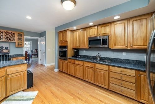 27 Stop Riv Rd, Norfolk MA 02056-1171 exterior