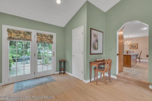 52 Laurel Dr, Little Silver NJ 07739-1416 exterior