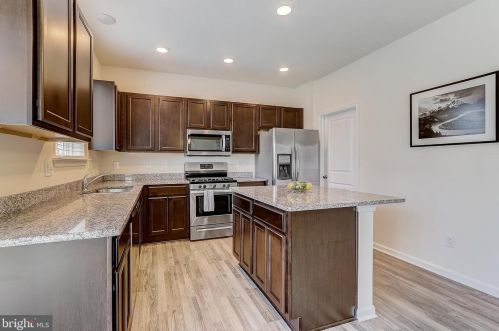 618 Schaeffer Ave, West Deptford NJ 08096-6631 exterior