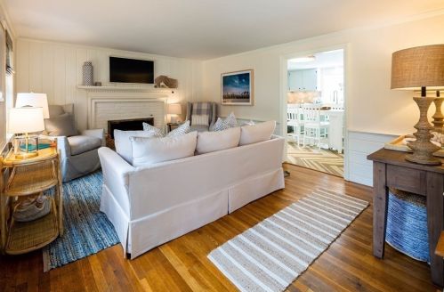 74 Ellis St, Chatham MA  02633-1881 exterior