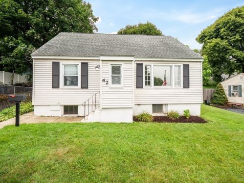 42 Colby Ave, Worcester, MA 01605-2224