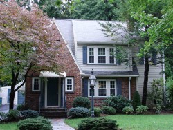 872 Chestnut St, Newton, MA 02468-2320