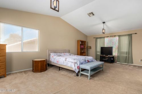 1102 Behrend Dr, Phoenix AZ 85050-3992 exterior