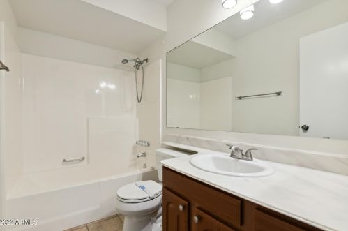 807 Country Gables Dr, Phoenix AZ  85022-3711 exterior