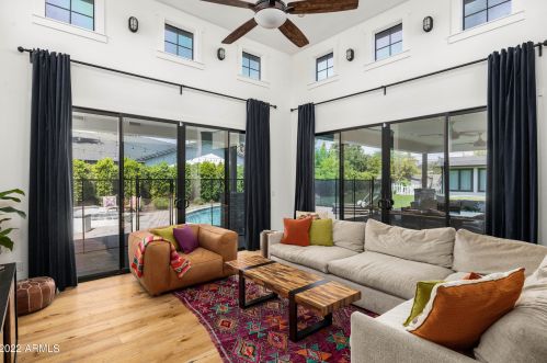 3140 52nd St, Phoenix AZ 85018-4402 exterior