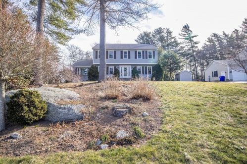 206 Erin Rd, Taunton, MA 02718-5108