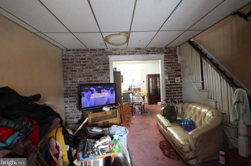 6647 Bouvier St, Philadelphia, PA 19126-2631