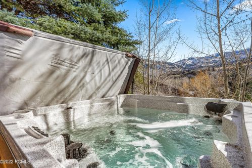 1995 Kidd Cir, Park City UT 84098-8512 exterior