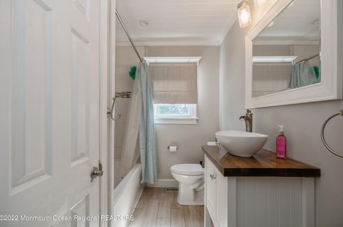 41 Holly Dr, West Deptford NJ 08096-3317 exterior