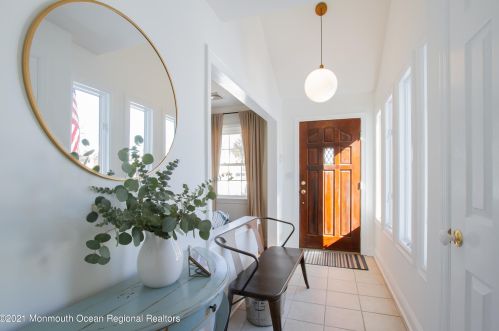 33 Sunnycrest Dr, Little Silver, NJ 07739-1126