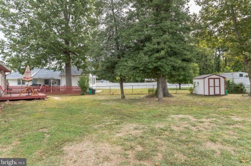 100 Holly Dr, West Deptford NJ 08096-3320 exterior