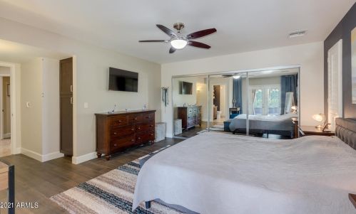 725 Country Gables Dr, Phoenix AZ 85053-4528 exterior