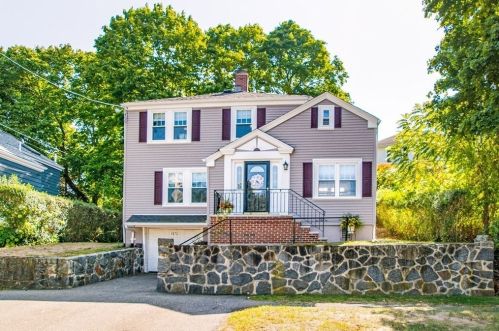 1073 Brook Rd, Milton, MA 02186-4114