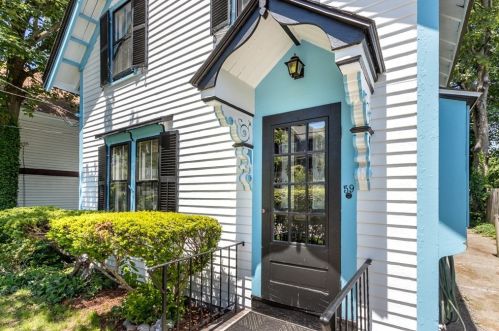 59 Maple St, Milton, MA 02186-2223