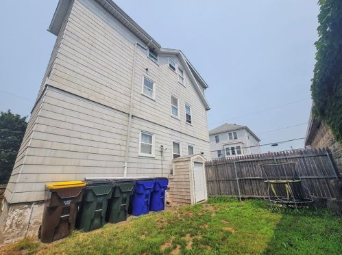 2 Barrett St, Fall River MA 02724-3302 exterior