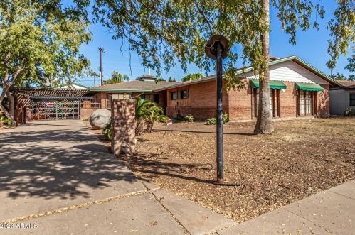1332 Edgemont Ave, Phoenix AZ 85035-2212 exterior