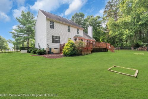 8 Bailey Ct, Jackson Twp NJ  08527-4459 exterior