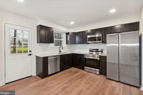 1050 Bennett Dr, West Deptford NJ exterior