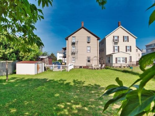 33 Morton St, Fall River MA 02720-2860 exterior