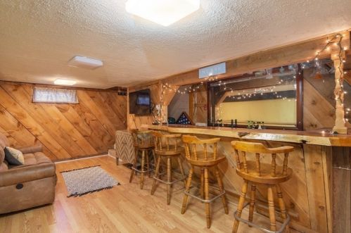 94 Great Hl Dr, Weymouth MA 02189 exterior