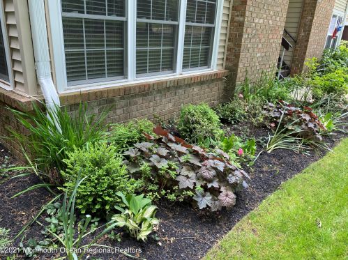 13 Boxwood Ter, Tinton Falls, NJ 07701-6703