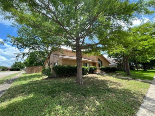 2220 Florence Dr, Plano TX  75093-3734 exterior