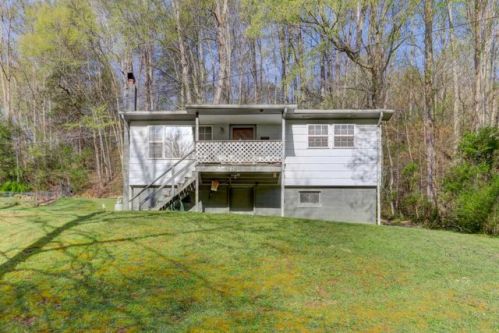 5075 Highway 25, La Follette TN  37766-6017 exterior