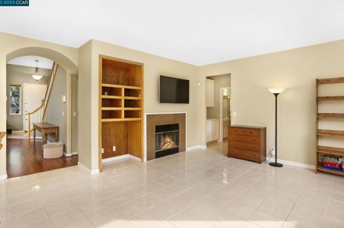 357 Napoleon Dr, San Leandro CA 94577-1580 exterior