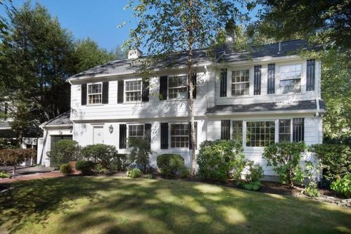 60 Dwhinda Rd, Newton, MA 02468-1805