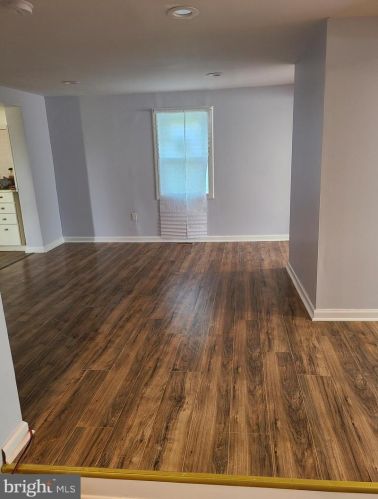 75 Barber Ave, West Deptford NJ 08096-2832 exterior