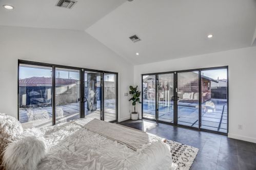 1201 Edgemont Ave, Phoenix AZ 85035-1809 exterior