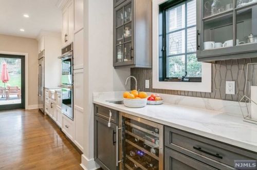 158 Magnolia Ave, Tenafly NJ  07670-1828 exterior