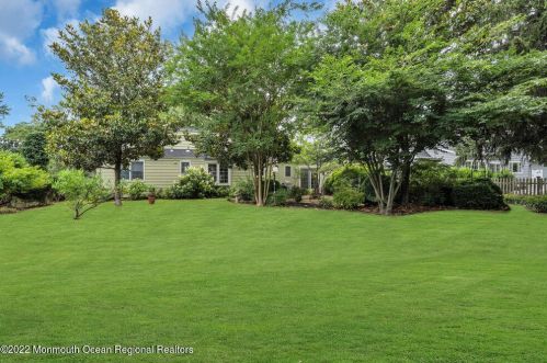 52 Laurel Dr, Little Silver NJ 07739-1416 exterior