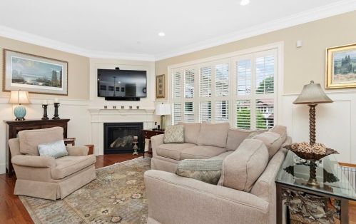 403 Hunnewell St, Needham, MA 02494-1351