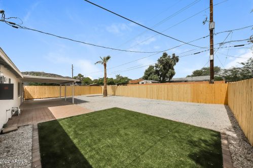 1328 Christy Dr, Phoenix AZ  85020-1106 exterior