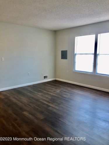 301 Geranium Ct, Jackson Twp NJ  08527-4117 exterior