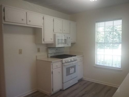 27 Manor Ct, Stockbridge GA  30281-1166 exterior