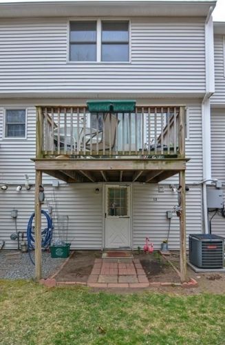 91 Donohue Rd, Dracut MA 01826-4550 exterior