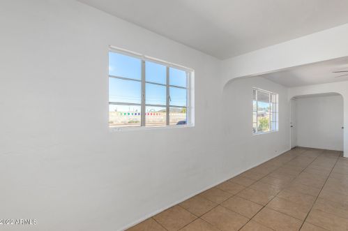 2927 Dunlap Ave, Phoenix AZ 85020-3025 exterior